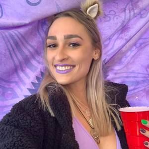 Meet your Posher, Julia